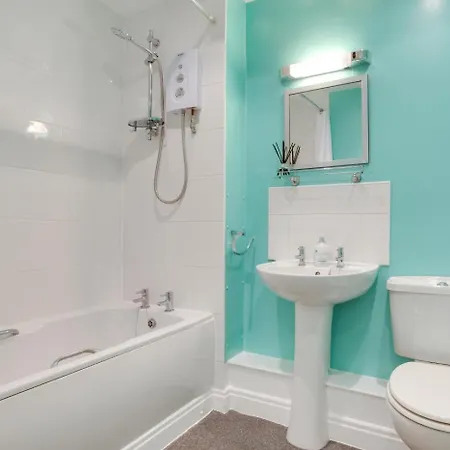 2 Bed In Oc-w004 Apartment Whitby